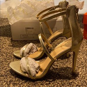 NEVER WORN!! VENUS Strappy high heel